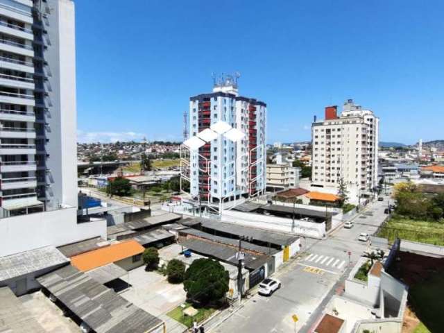 Apartamento com 3 quartos para alugar na Rua Frei Hilário, 102, Campinas, São José por R$ 2.000