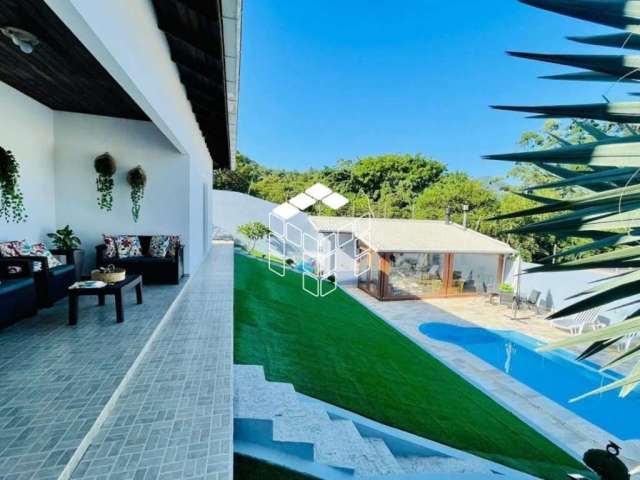 Casa em condomínio fechado com 3 quartos à venda na Rua Monte Cambirela, 35, Praia de Fora, Palhoça por R$ 890.000