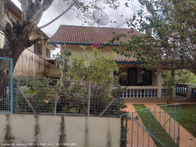 Casa para Venda em Caldas, Pocinhos do Rio Verde, 4 dormitórios, 4 suítes, 1 banheiro, 4 vagas