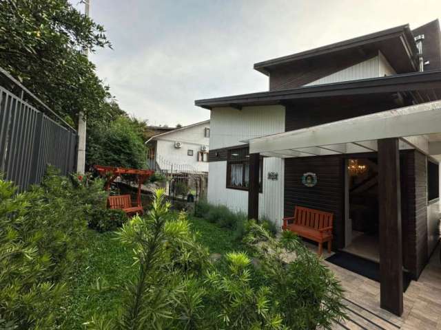 Casa com 3 quartos à venda na Bruno Ernesto Riegel, 106, Planalto, Gramado, 200 m2 por R$ 1.480.000