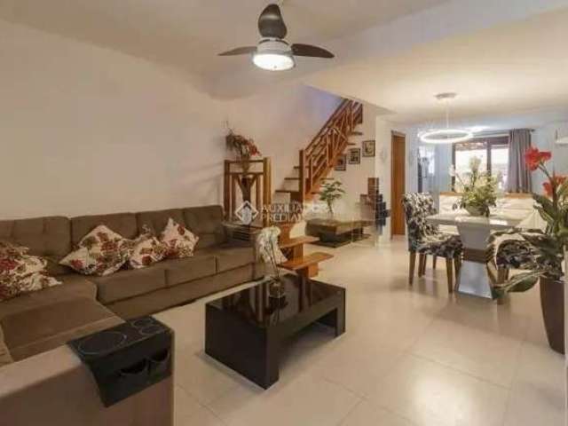 Casa em condomínio fechado com 2 quartos para alugar na Rua Bernardo Profes, 70, Hípica, Porto Alegre, 96 m2 por R$ 2.900