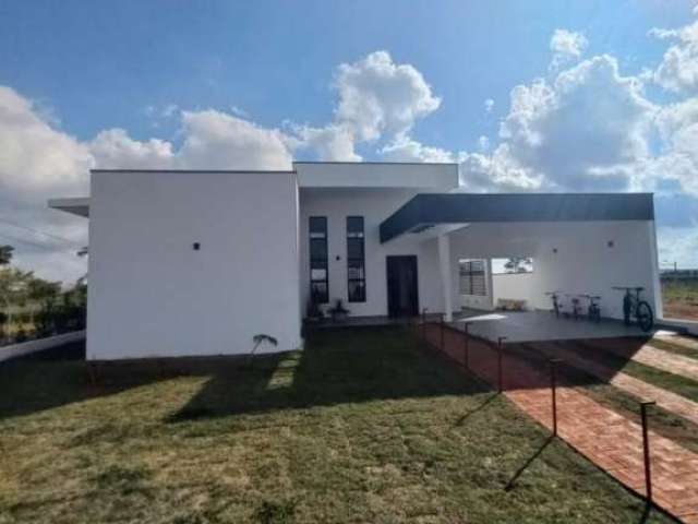 Maravilhosa casa no Condomínio Village Manacá - Cesário Lange/SP.