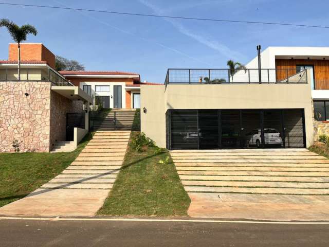 Belissima casa a venda no Condomínio Riviera de Santa Cristina XIII - Paranapanema.