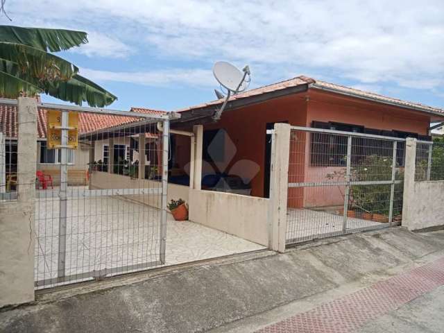 Casa com 7 quartos à venda na Pinguirito, 4, Centro, Garopaba por R$ 860.000