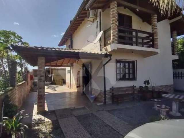 Casa com 3 quartos à venda na Osvaldo Pereira de Souza, 291, Araçatuba, Imbituba por R$ 535.000