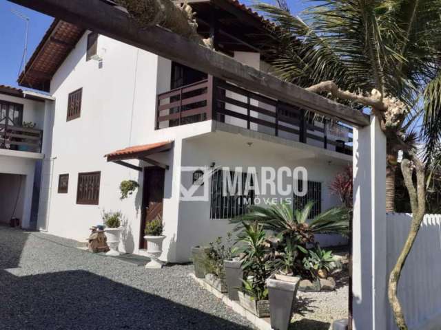 Casa com 3 quartos à venda no Centro, Penha , 260 m2 por R$ 750.000