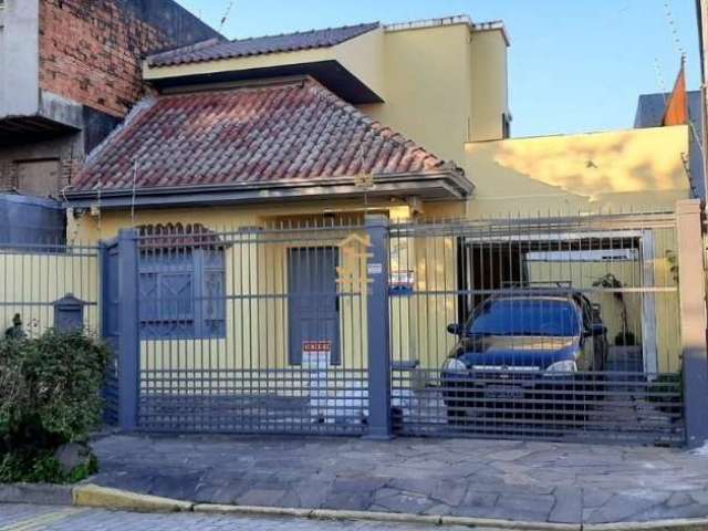 Casa com 3 quartos para alugar na Gastão Rhodes, 368, Santana, Porto Alegre por R$ 4.500