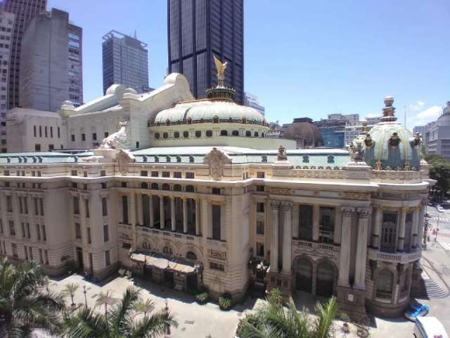 Sala Comercial em ótima localização, saída do metrô Carioca, andar alto com vista para o Teatro Muni