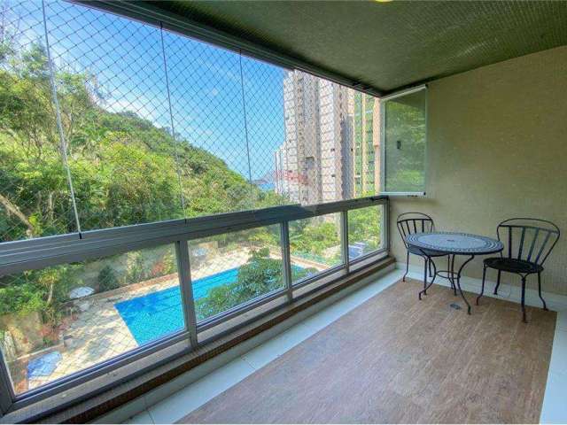 Apartamento à venda, 134 m2, 3 dormitórios 1 suíte e 2 vagas de garagem. Pitangueiras/ Guarujá