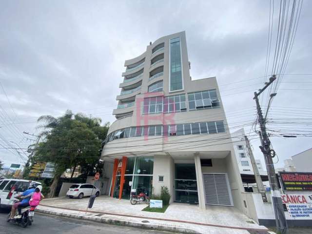 Apartamento de 01 dormitório para locação anual no bairro Vila Real em BC