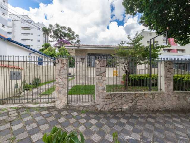 Casa para venda possui 183 metros quadrados com 7 quartos em Mercês - Curitiba - PR