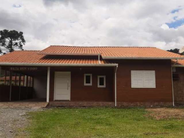 Casa seminova, localizada a 7 km do centro de Urubici