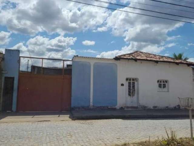 Casa com 2 quartos à venda na Rua Jaborandi, 215, St. Planalto, Santa Maria da Vitória, 318 m2 por R$ 112.500