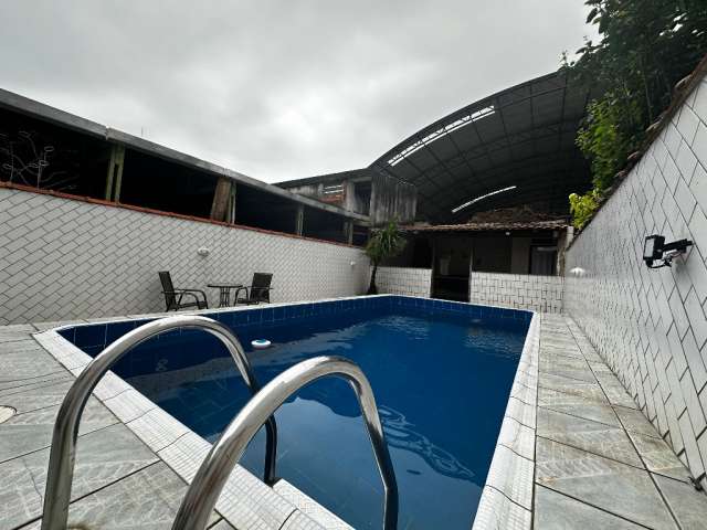 Casa com piscina no Macuco