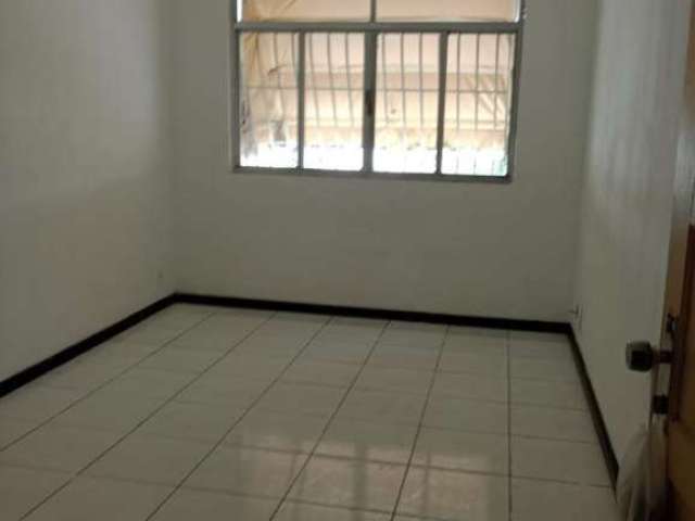 Apartamento para Locação em Itaboraí, Centro, 2 dormitórios, 1 banheiro, 1 vaga