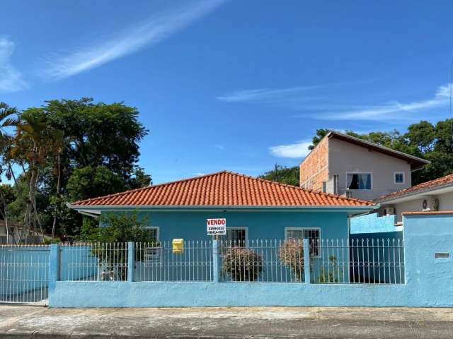 Linda casa à venda de 3 dormitórios em excelente localização em Biguaçu