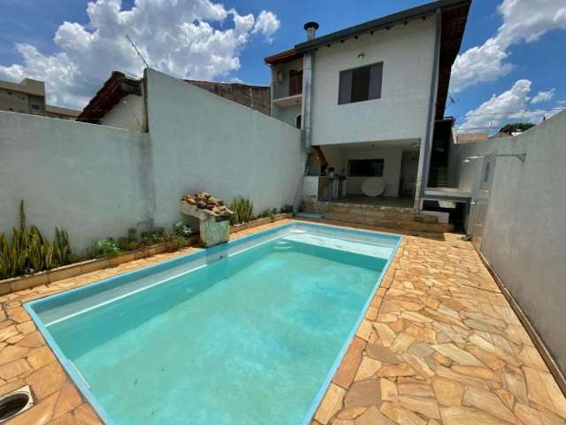 Casa com 3 dormitórios à venda, 199 m² por R$ 750.000,00 - Atibaia Jardim - Atibaia/SP