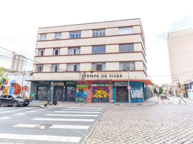 Apartamento semi mobiliado à venda, com 03 quartos, no Bairro São Francisco Curitiba/PR.
