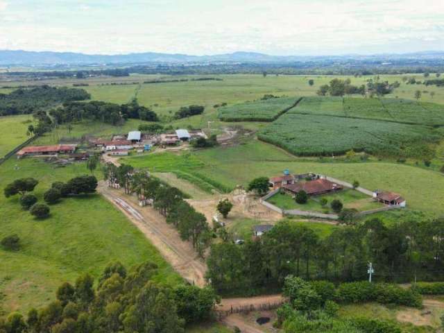 Fazenda com 3 dormitórios à venda, 970000 m² por R$ 12.950.000,00 - Centro - Pindamonhangaba/SP