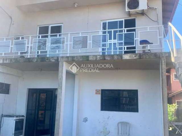 Casa com 2 quartos à venda na Servidão Quadros, 195, Rio Tavares, Florianópolis por R$ 586.000