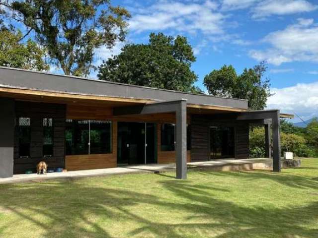 Casa com 3 quartos à venda na Guatemala, 1223, Jardim América, Paranaguá, 350 m2 por R$ 3.000.000