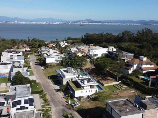 Terreno em condomínio fechado à venda no Cacupé, Florianópolis  por R$ 3.700.000
