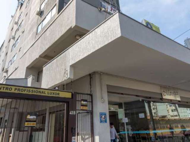 Sala comercial com 1 sala para alugar na Assis Brasil, 418, Passo da Areia, Porto Alegre por R$ 550