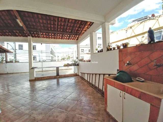 Casa com 4 dormitórios à venda, 180 m² por R$ 650.000 - São Mateus - Juiz de Fora/MG