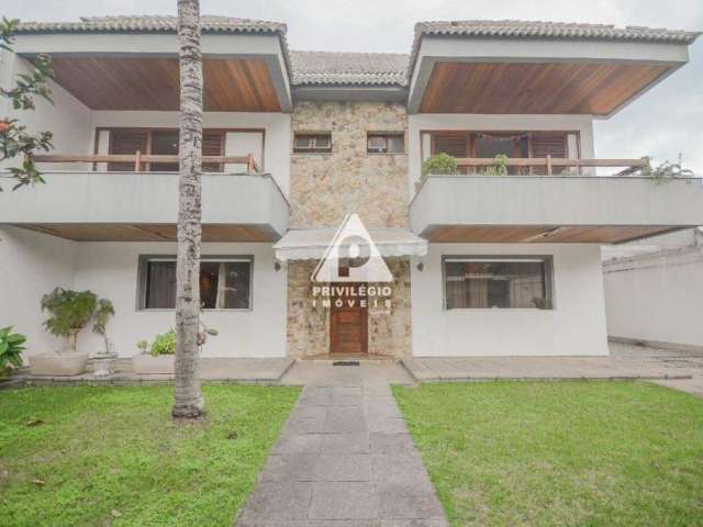 Casa em condomínio 650 m², 5 quartos, 4 suítes, 2 vagas na Barra da Tijuca - Rio de Janeiro