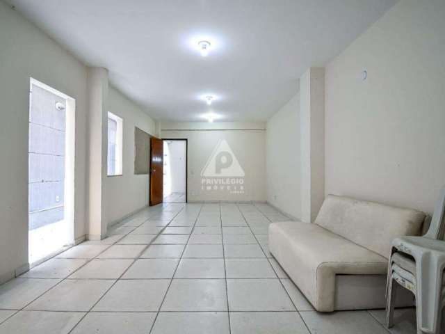 Prédio Comercial no Humaitá, 238 m², 9 salas, 6 banheiros