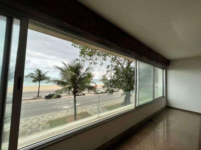 Apartamento com vista mar, tipo garden, sala ampla, 4 quartos, suíte, 290 m², 2 vagas de garagem, na Delfim Moreira, Leblon.