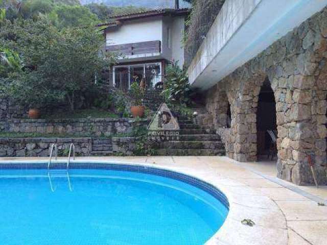 maravilhosa casa aos pés da Pedra da Gávea, um verdadeiro sítio na zona sul do Rio de Janeiro