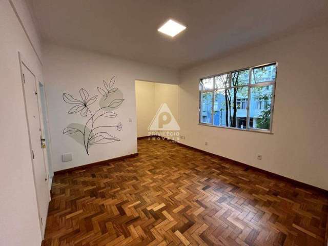 Apartamento a venda, 2 quartos, totalmente reformado, vaga na escritura, Flamengo