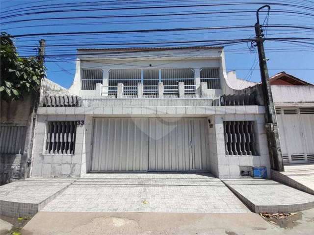 Casa para venda possui 190 metros quadrados com 5 quartos em Barra do Ceará - Fortaleza - Ceará
