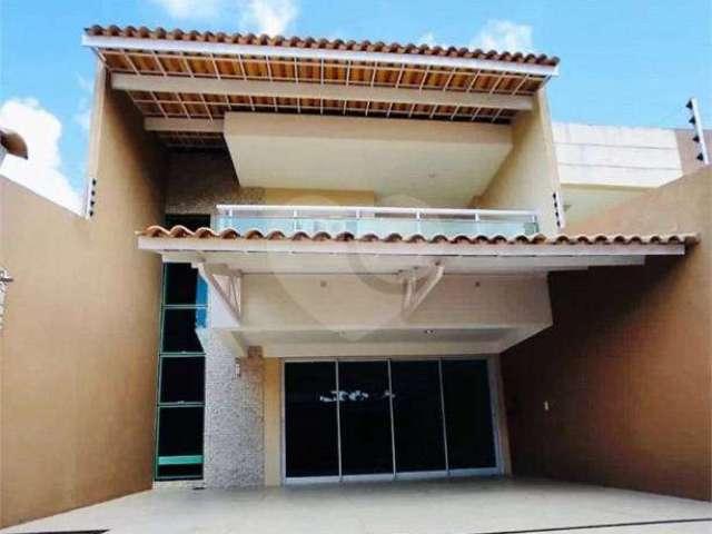 Casa para venda tem 223 metros quadrados com 4 quartos em Cambeba - Fortaleza - Ceará