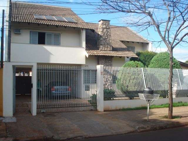 Casa com 2 quartos à venda na Rua Barroso, Zona 03, Maringá por R$ 1.800.000