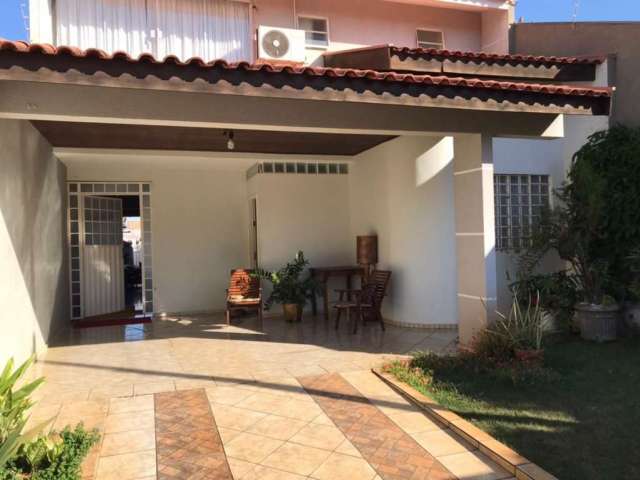 Casa com 3 quartos à venda na REGINA M. BADAN, R. PION., 305, Jardim Iguaçu, Maringá por R$ 900.000
