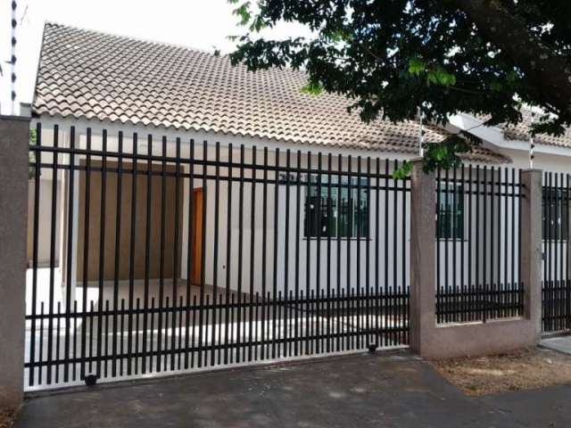 Casa à venda na REGINA M. BADAN, R. PION., Jardim Iguaçu, Maringá por R$ 825.000