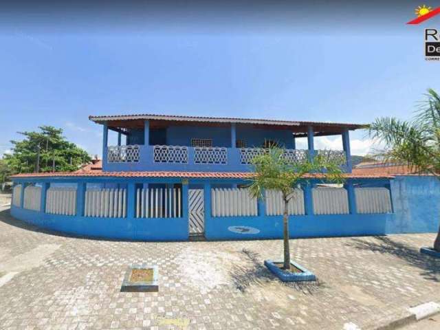 Sobrado com 3 dormitórios para venda no bairro Jardim Santana em Mongaguá.