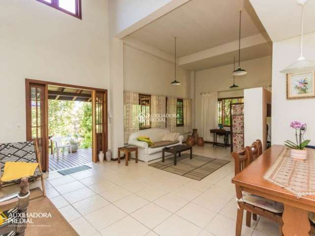 Casa com 3 quartos à venda na Servidão Ruth Bastos de Oliveira, 250, Lagoa da Conceição, Florianópolis, 258 m2 por R$ 1.850.000