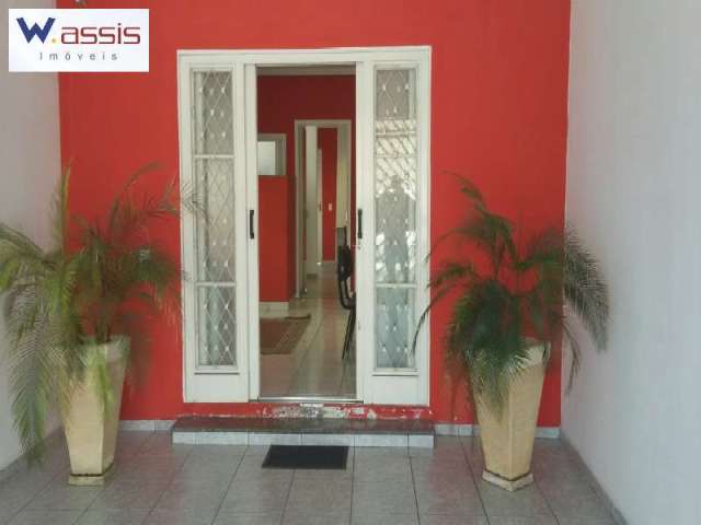 Casa Comercial a venda, localizada na Vila Arens em Jundiaí, SP - Contendo 1 recepção com banheiro, 3 salas, 2 banheiros, 1 cozinha e lavanderia