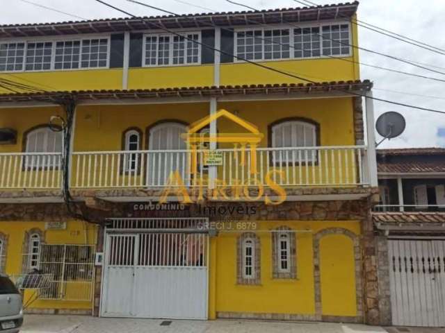 Casa em condomínio fechado com 3 quartos para alugar na Altamir Chaves, 10, Parque Burle, Cabo Frio por R$ 2.350