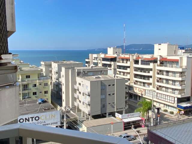 Apto em Meia Praia, prédio frente pra avenida Nereu Ramos, com vista panorâmica para o mar.