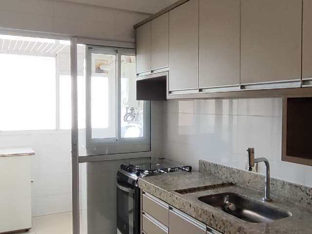 Apartamento para aluguel possui 68 metros quadrados com 2 quartos em Zona 07 - Maringá - PR