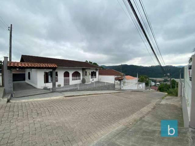 Casa com 3 dormitórios sendo uma suite à venda, com 264,00 m² por R$ 680.000 - Valparaíso - Blumenau/SC
