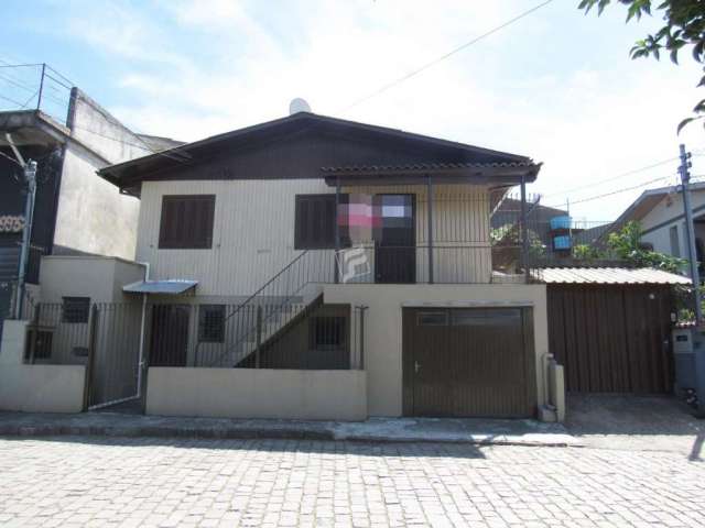 Casa com 4 quartos para alugar no Cruzeiro, Caxias do Sul , 90 m2 por R$ 1.100