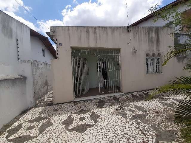 Casa à venda - Três Quartos - Área 300m² - Brasília - Feira de Santana - BA