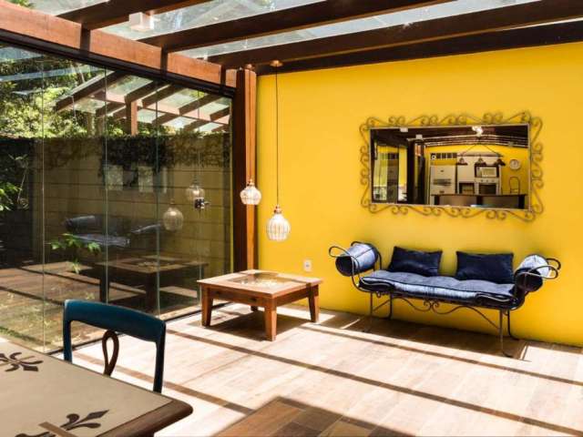 Casa à 200 m² da praia de Taquaras com 3 suítes e 3 vagas de garagem - Balneário Camboriú