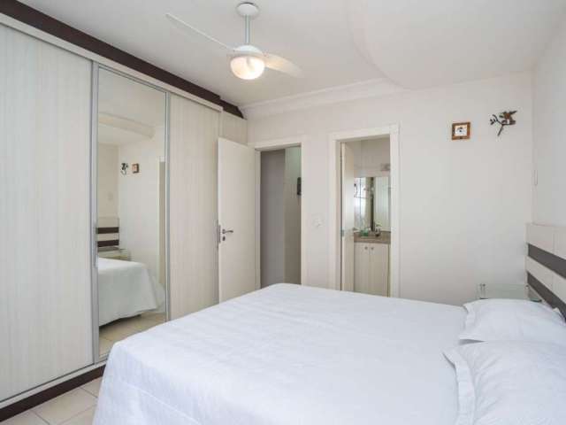Apartamento Tipo com 3 dormitórios sendo 1 suíte e 2 vagas no Centro de Balneário Camboriú