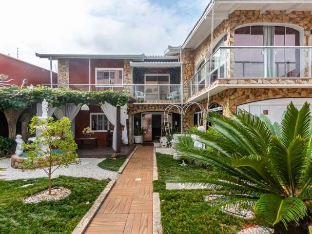 Casa com 3 suítes + 2 dormitórios e 5 vagas de garagem, na Vila Real em Balneário Camboriú.